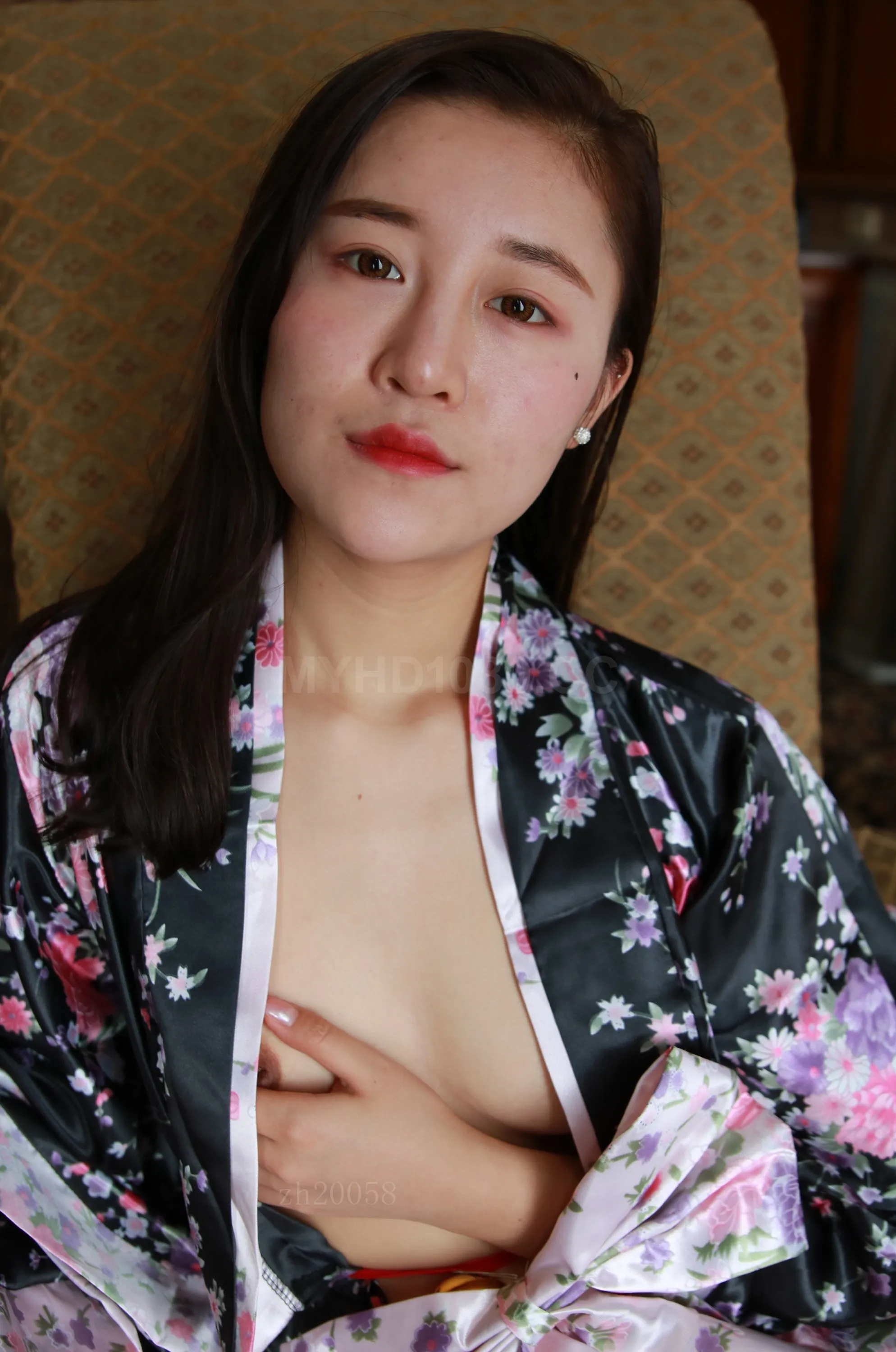 【国模系列】美模 方芸 大尺度私拍福利图1【100P】